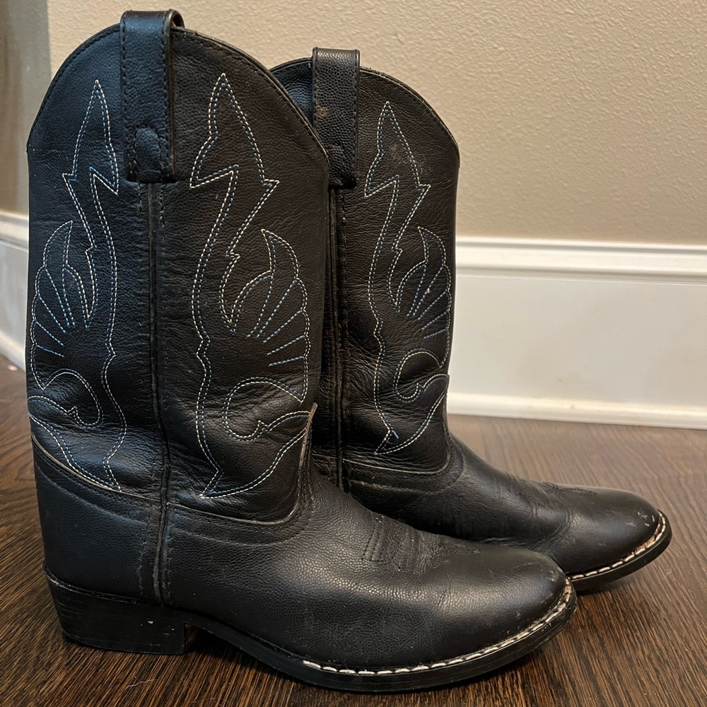 3.5 Black Cowboy boots with white/blue trim great shape for used